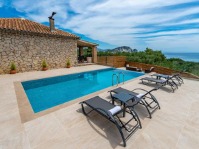 Villa Marathonisi, Marathias